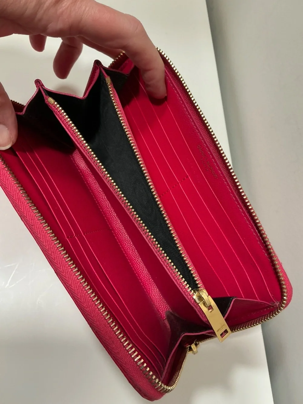 Yves Saint Laurent caviar leather classic chevron zippy wallet - Picture 7 of 9